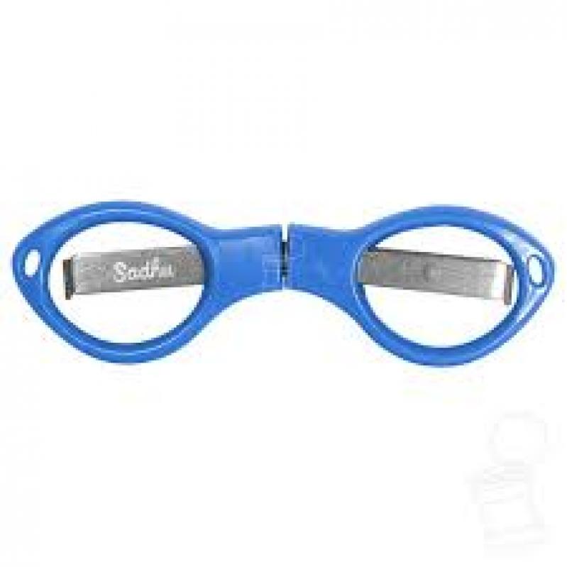 TESOURA TIPO ÓCULOS AZUL – UND